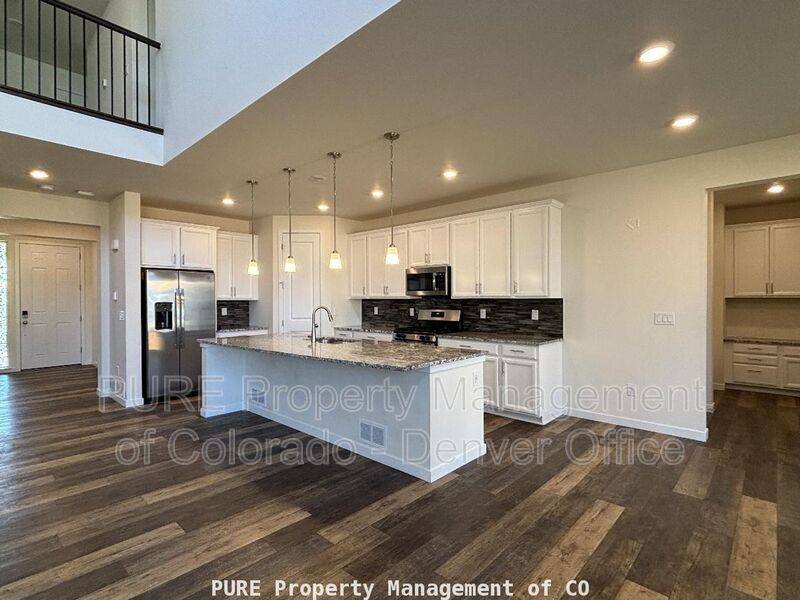House for rent at 933 S Eaton Park Way, Aurora, CO 80018