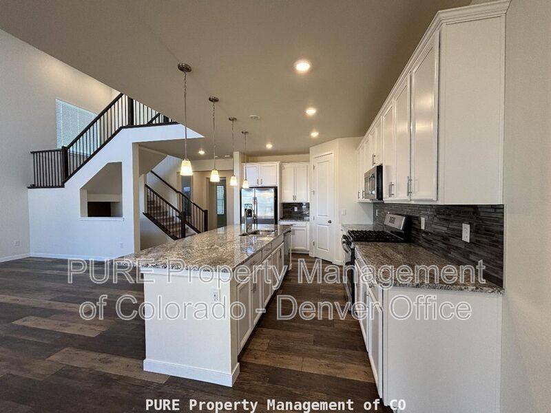 House for rent at 933 S Eaton Park Way, Aurora, CO 80018