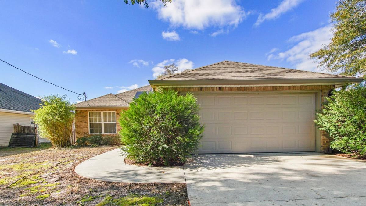 House for rent at 4548 Live Oak Church Rd, Crestview, FL 32539