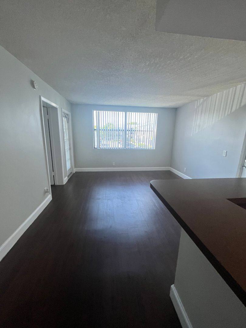 Apartment for rent at 728 Executive Center Dr, West Palm Beach, FL 33401