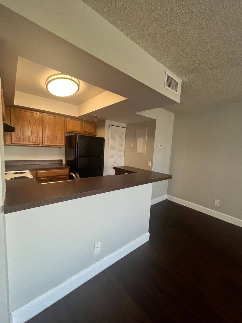 Apartment for rent at 728 Executive Center Dr, West Palm Beach, FL 33401