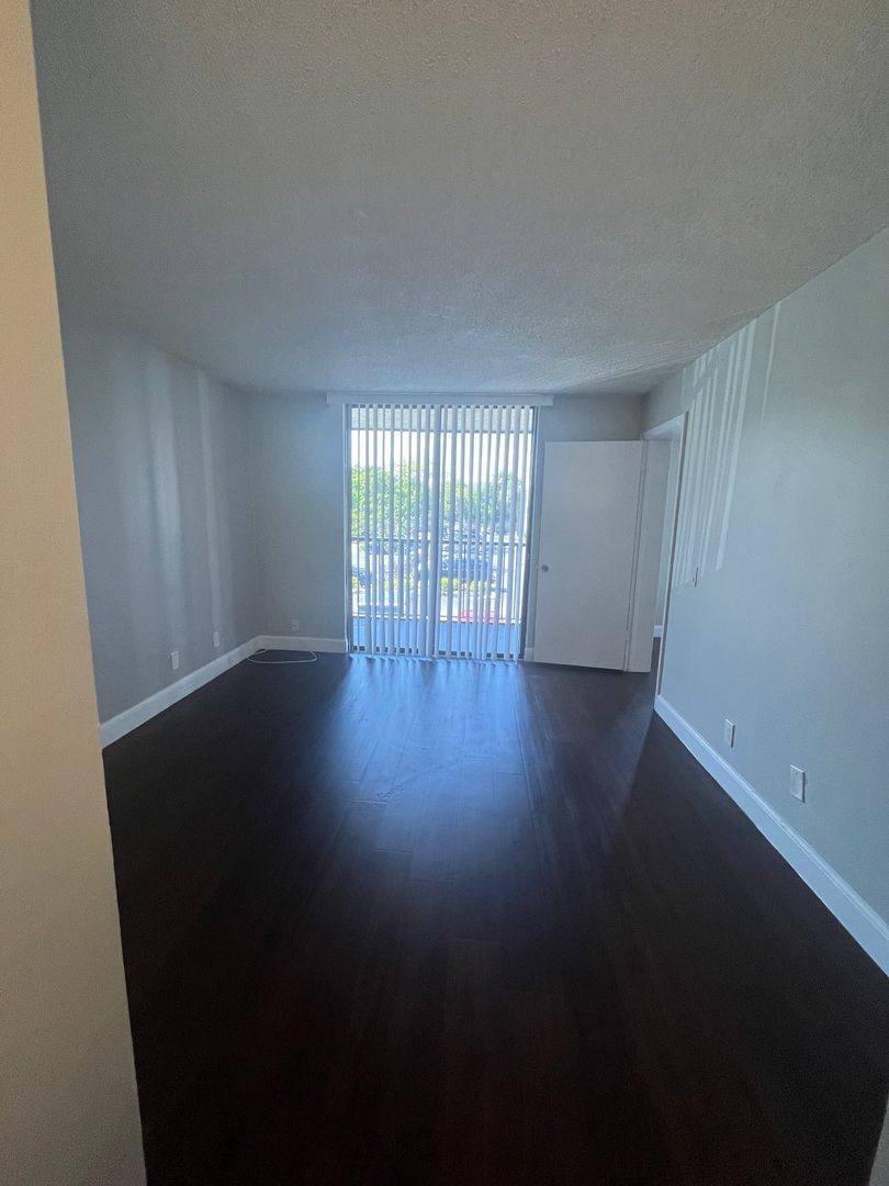 Apartment for rent at 728 Executive Center Dr, West Palm Beach, FL 33401