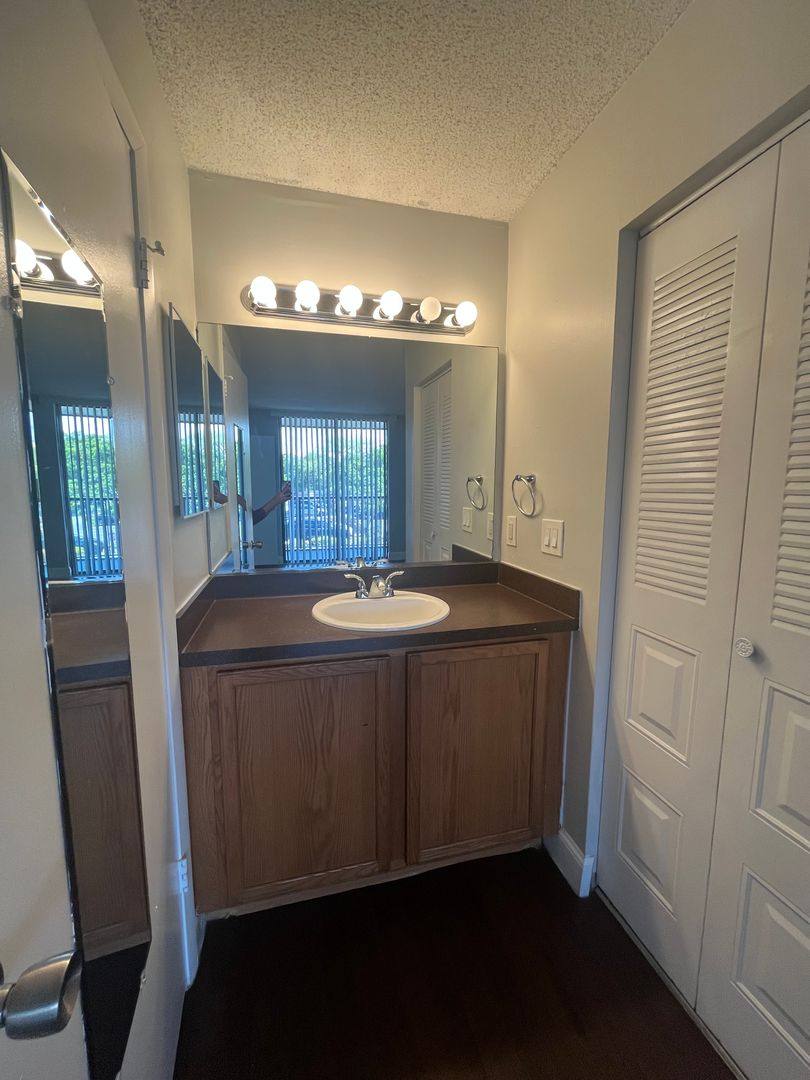 Apartment for rent at 728 Executive Center Dr, West Palm Beach, FL 33401