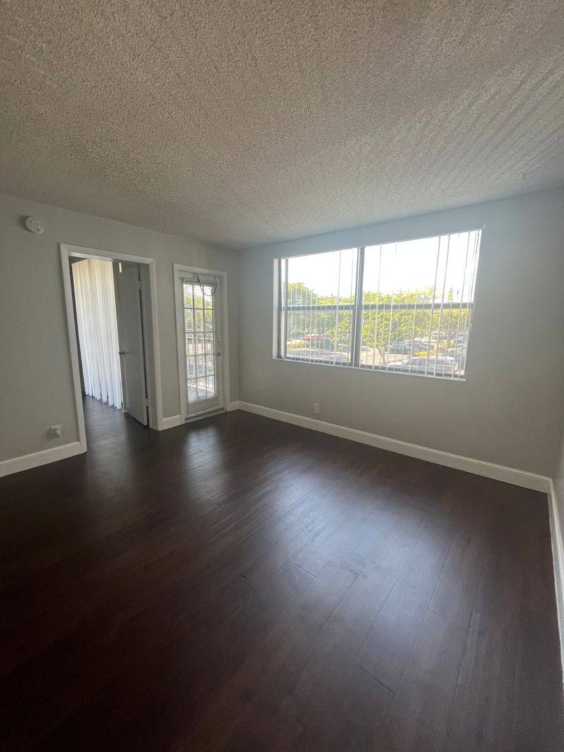 Apartment for rent at 728 Executive Center Dr, West Palm Beach, FL 33401
