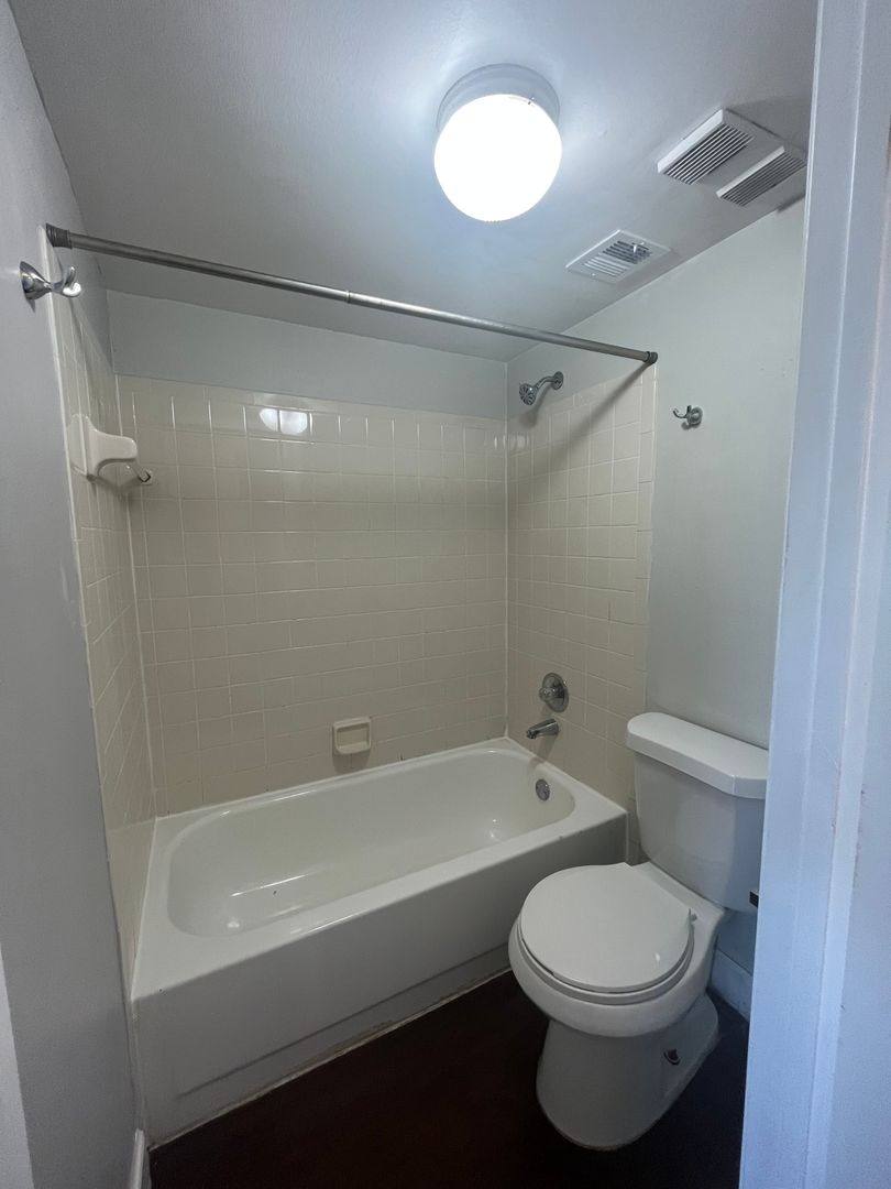 Apartment for rent at 728 Executive Center Dr, West Palm Beach, FL 33401