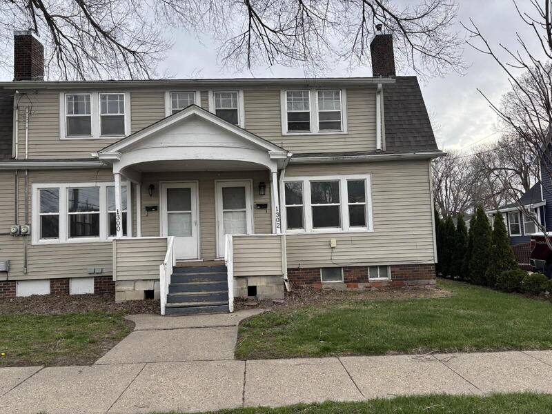 Apartment for rent at 1302 E 12th St, Des Moines, IA 50316