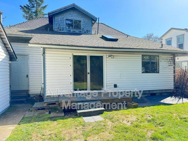 Apartment for rent at 444 NW 17th St #444 1 2, Corvallis, OR 97330