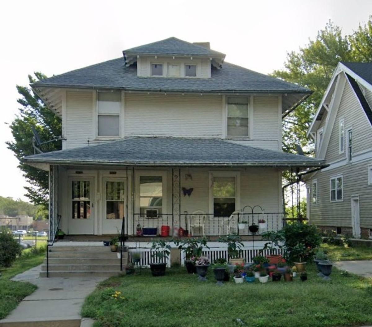 Apartment for rent at 2630 Douglas St, Sioux City, IA 51104