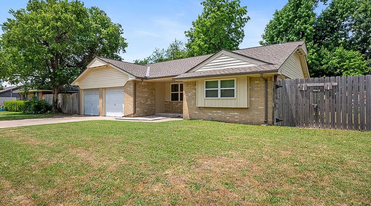 House for rent at 128 Mount Vernon Dr, Norman, OK 73071