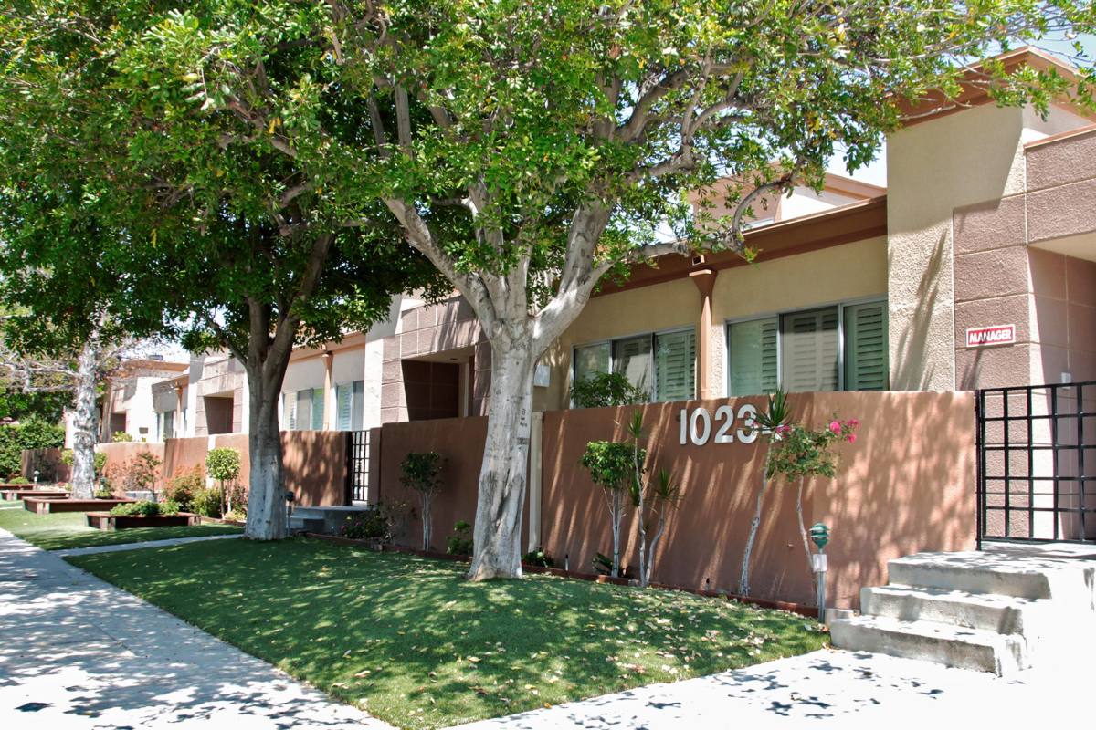 Townhouse for rent at 10216-34 Eton Ave, Chatsworth, CA 91311