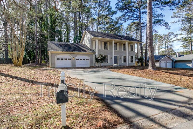 House for rent at 216 Shadowood Lane, Peachtree City, GA 30269