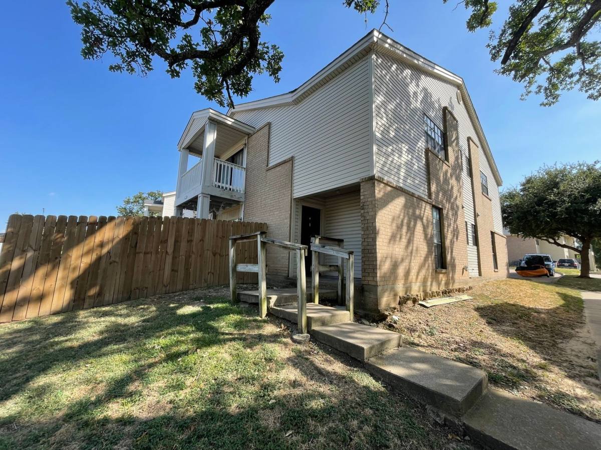 Apartment for rent at 1104 Autumn Circle, College Station, TX 77845