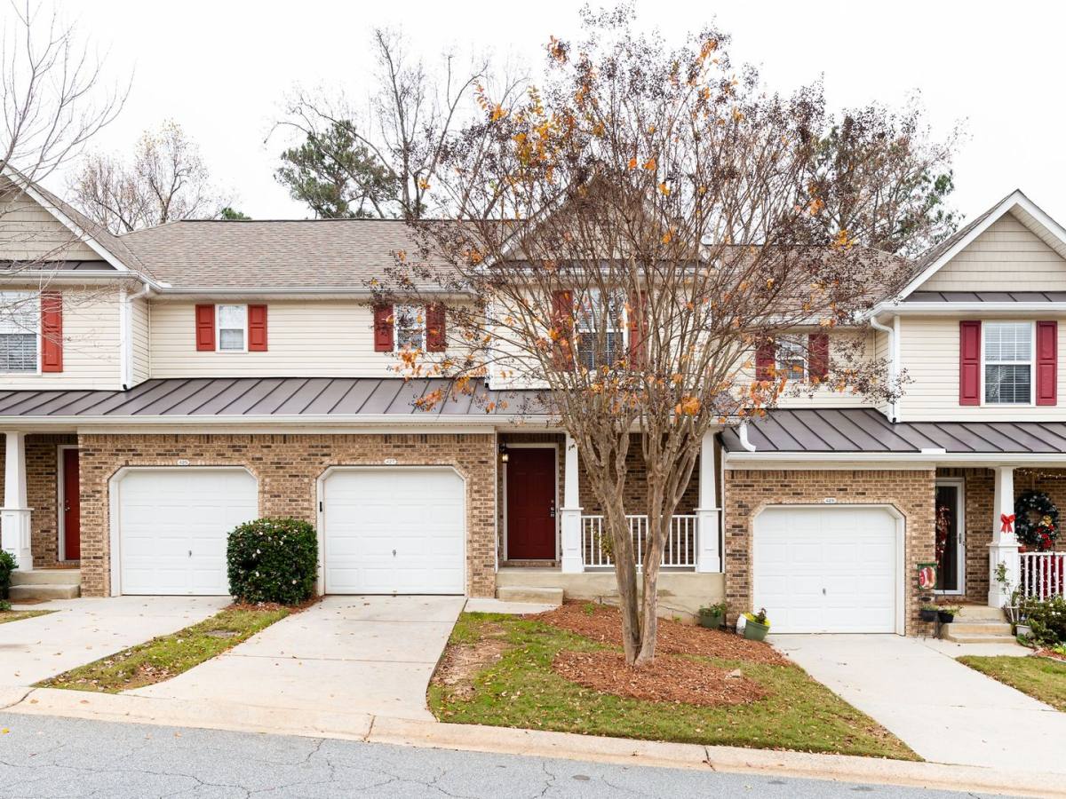 Townhouse for rent at 427 Red Coat Lane, Woodstock, GA 30188
