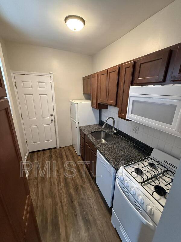 Apartment for rent at 5572 Clemens Ave #1W, Saint Louis, MO 63112