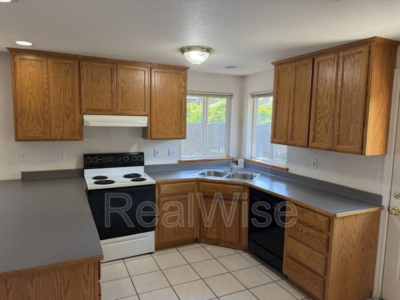 Apartment for rent at 210 3rd St #B, Rogue River, OR 97537