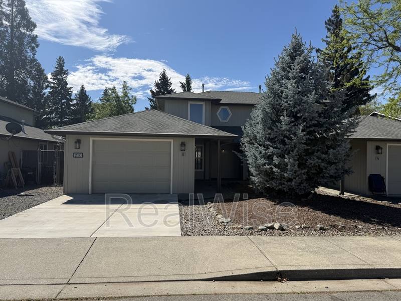 Apartment for rent at 210 3rd St #B, Rogue River, OR 97537