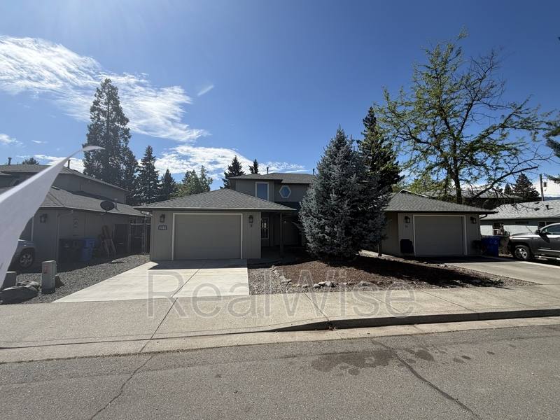 Apartment for rent at 210 3rd St #B, Rogue River, OR 97537