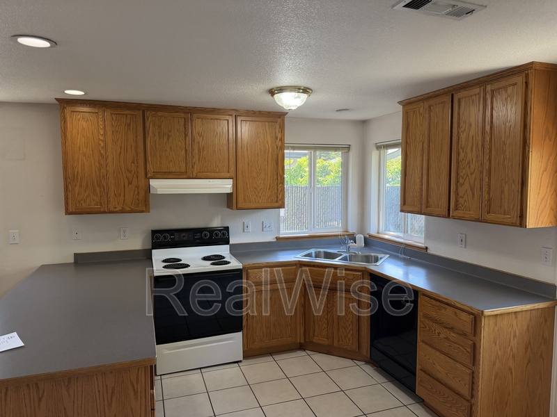Apartment for rent at 210 3rd St #B, Rogue River, OR 97537