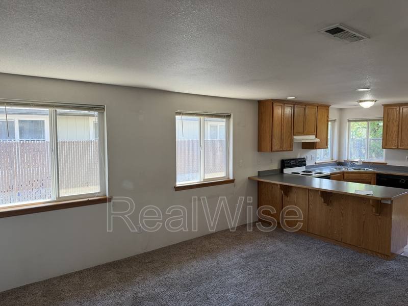 Apartment for rent at 210 3rd St #B, Rogue River, OR 97537