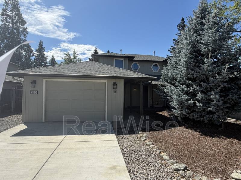 Apartment for rent at 210 3rd St #B, Rogue River, OR 97537