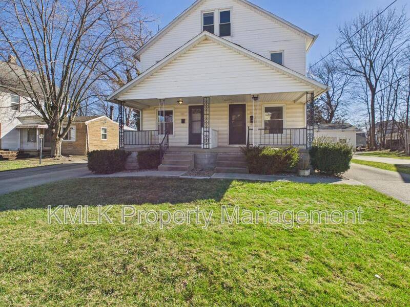 Apartment for rent at 446 7th St, Struthers, OH 44471