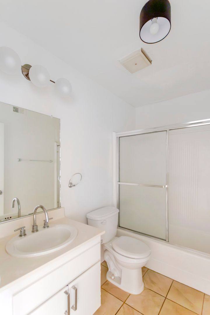 Apartment for rent at 17204 Chatsworth St, Granada Hills, CA 91344