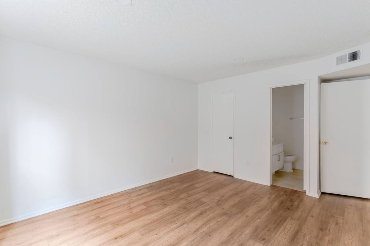 Apartment for rent at 17204 Chatsworth St, Granada Hills, CA 91344