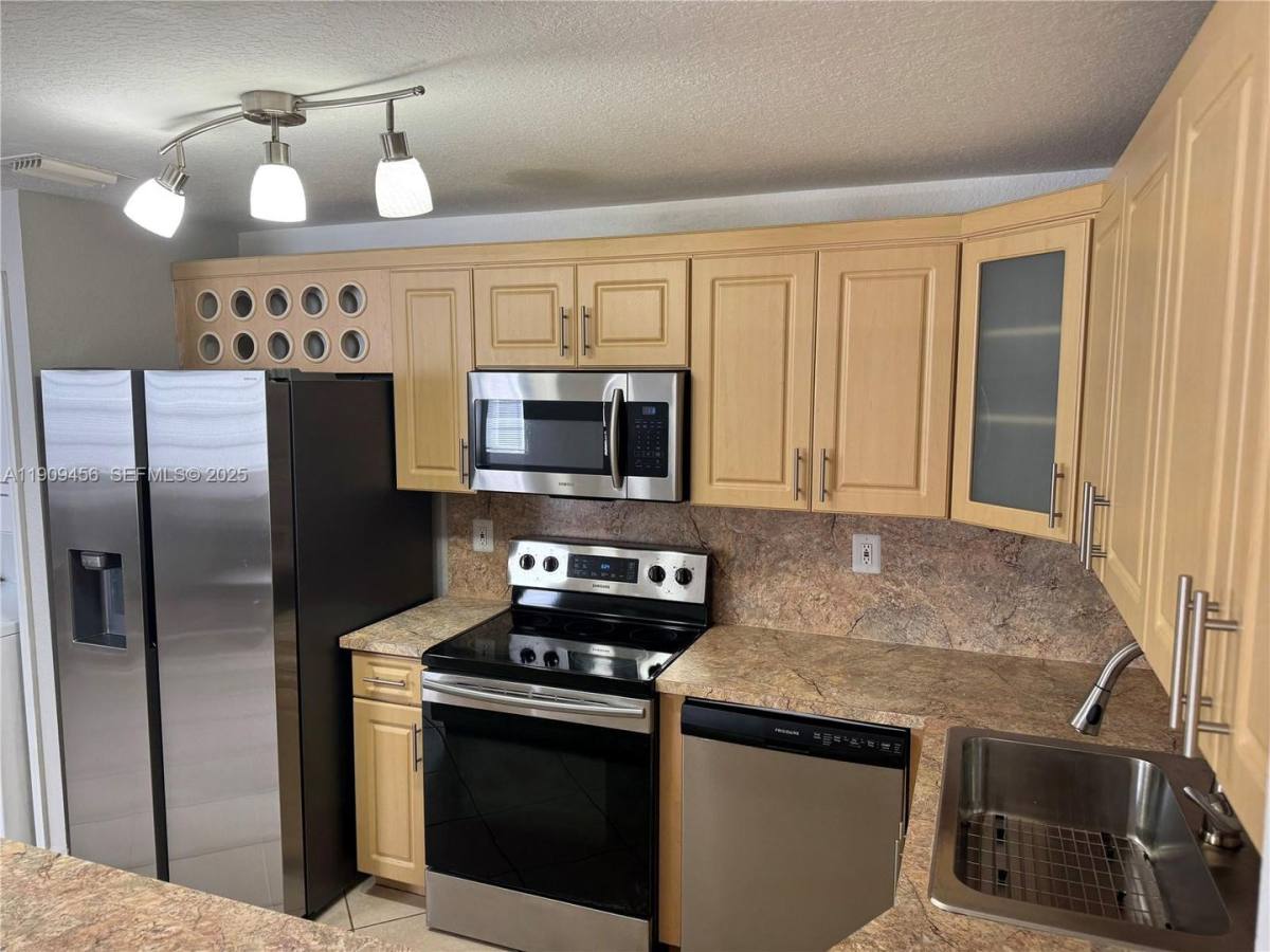 Townhouse for rent at 7542 NW 175th St, Hialeah, FL 33015