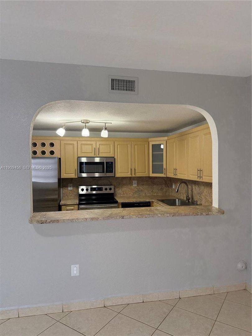 Townhouse for rent at 7542 NW 175th St, Hialeah, FL 33015