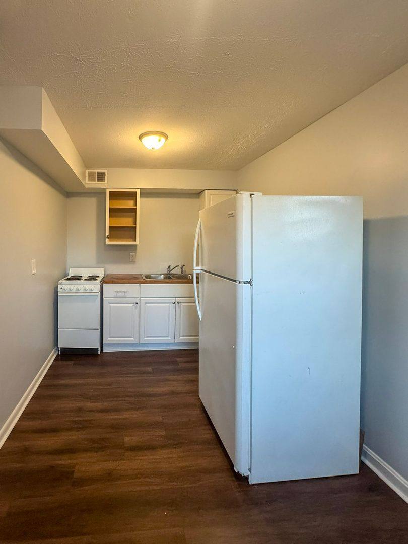Apartment for rent at 1704 Valley Forge Way, Louisville, KY 40215