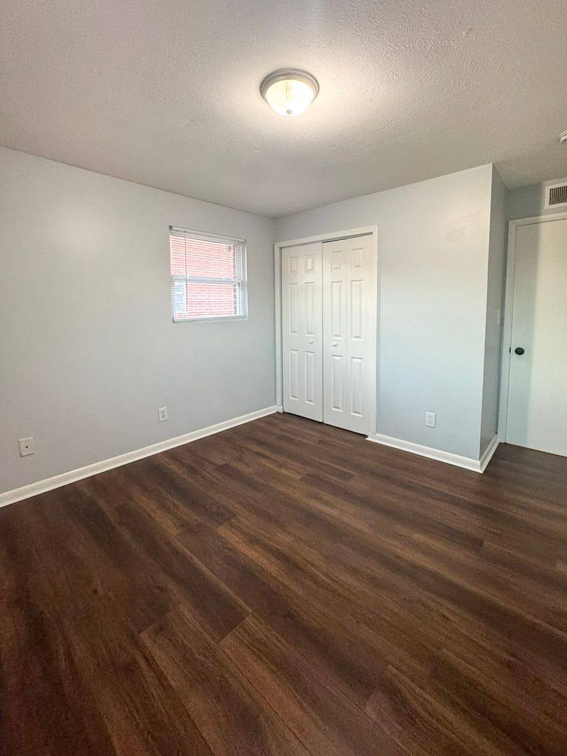 Apartment for rent at 1704 Valley Forge Way, Louisville, KY 40215