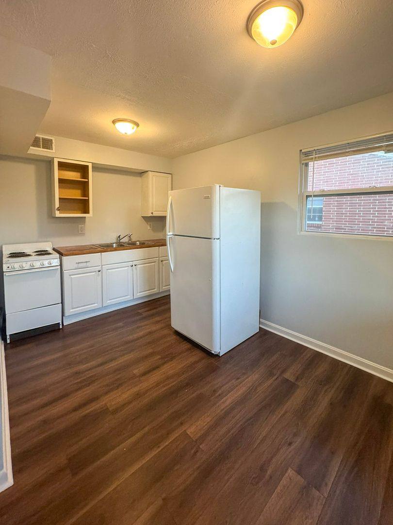 Apartment for rent at 1704 Valley Forge Way, Louisville, KY 40215