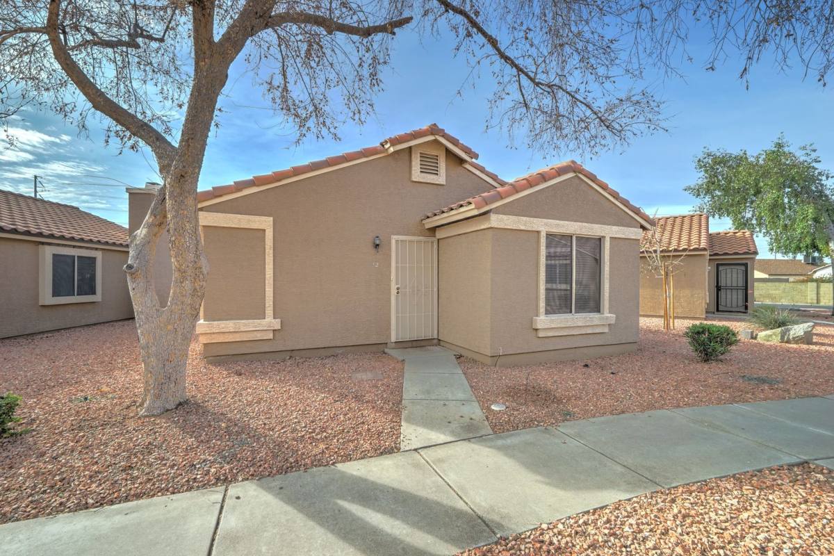 Townhouse for rent at 7040 W Olive Ave, Peoria, AZ 85345