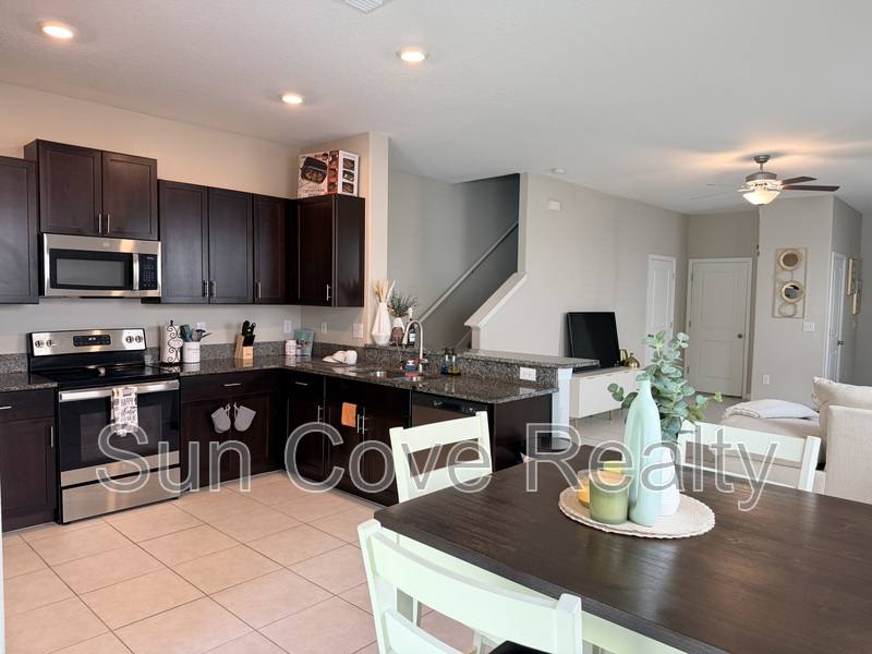 Townhouse for rent at 10454 Shady Preserve Dr, Riverview, FL 33578