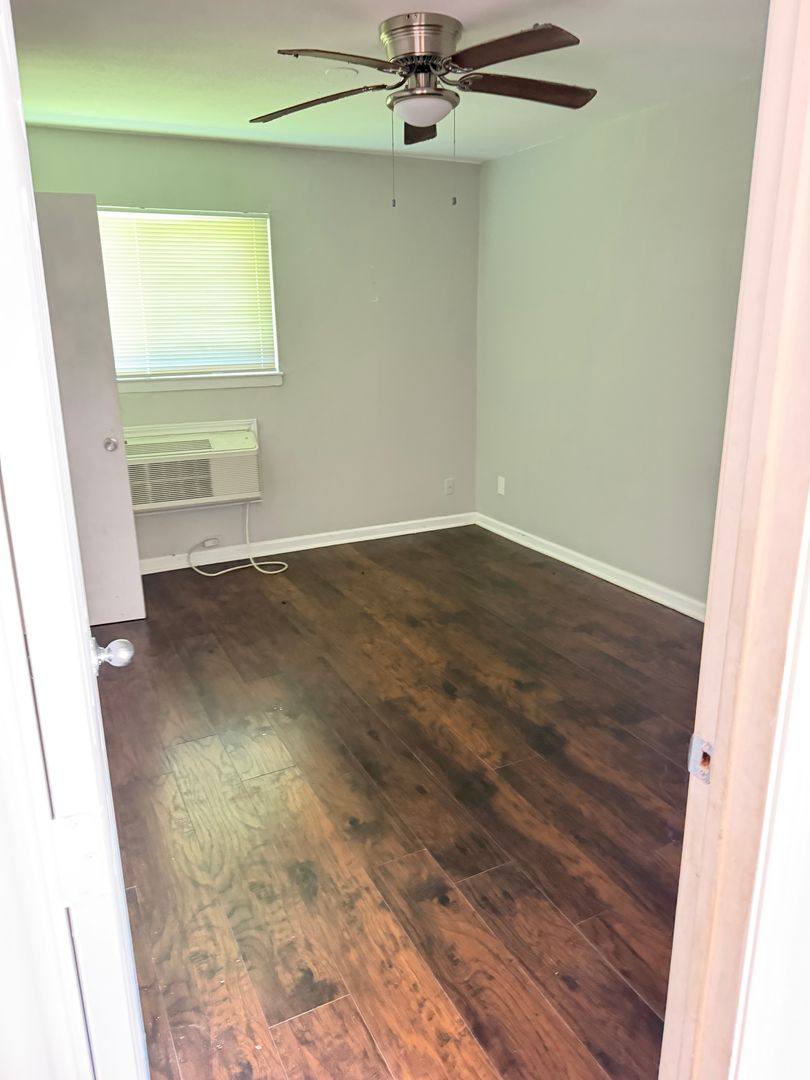 Apartment for rent at 1505 W Lovers Lane, Arlington, TX 76013