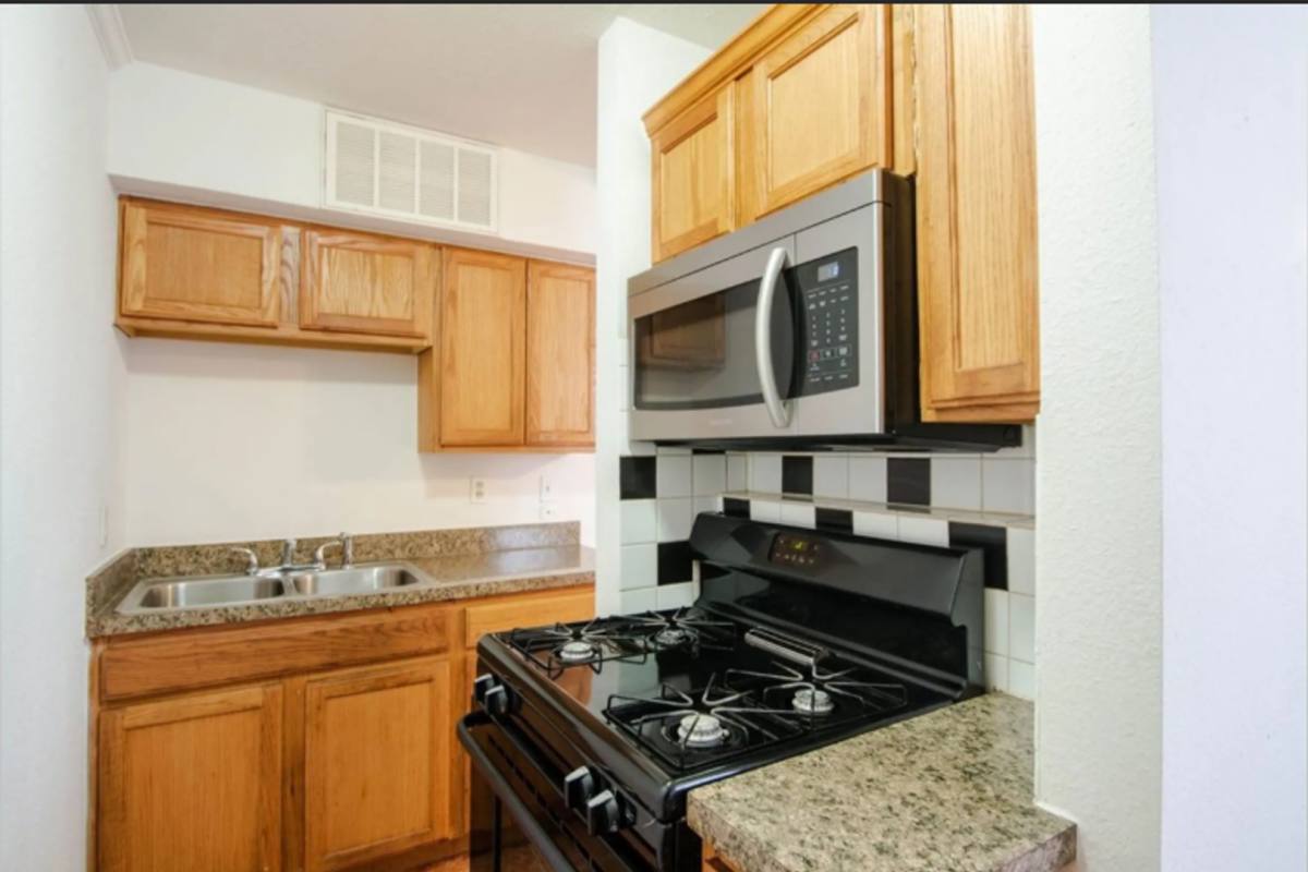 Apartment for rent at 1505 W Lovers Lane, Arlington, TX 76013