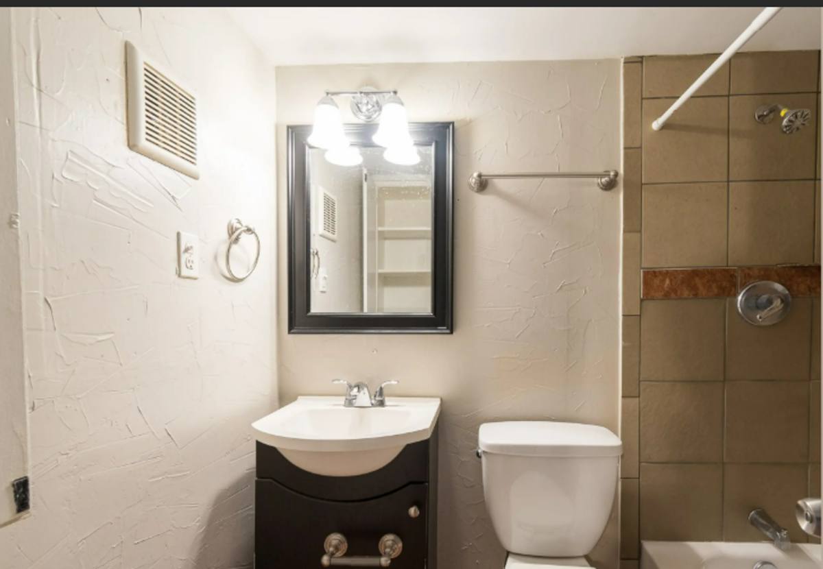 Apartment for rent at 1505 W Lovers Lane, Arlington, TX 76013