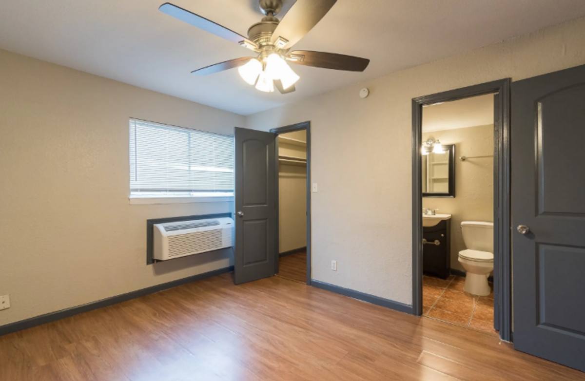 Apartment for rent at 1505 W Lovers Lane, Arlington, TX 76013
