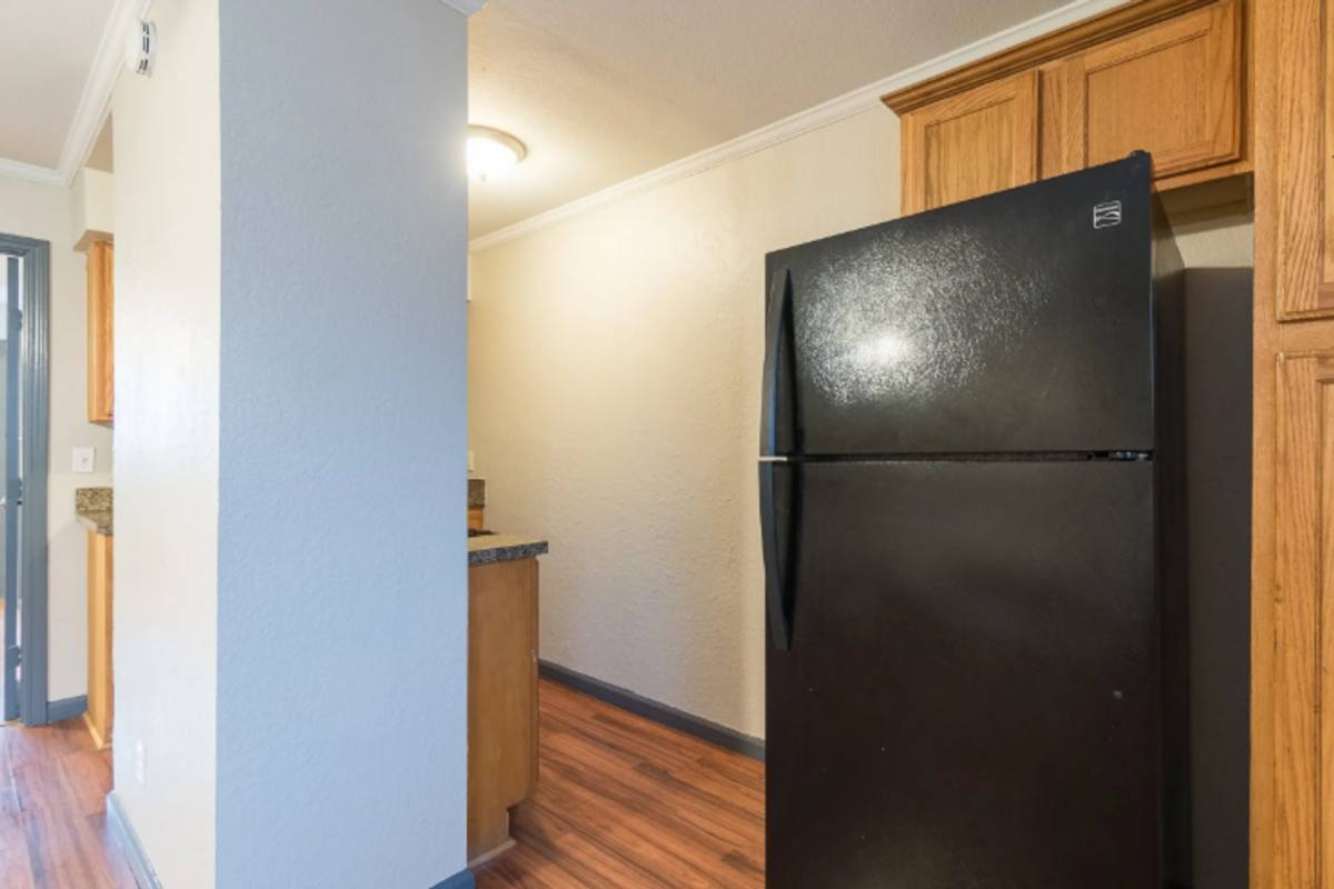 Apartment for rent at 1505 W Lovers Lane, Arlington, TX 76013