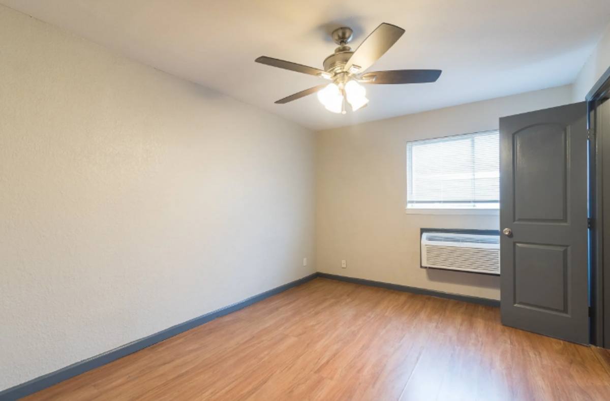 Apartment for rent at 1505 W Lovers Lane, Arlington, TX 76013