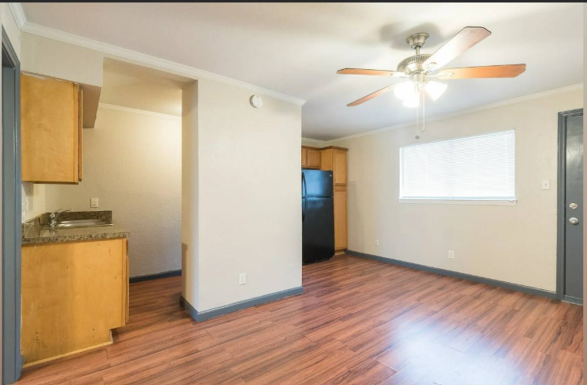Apartment for rent at 1505 W Lovers Lane, Arlington, TX 76013