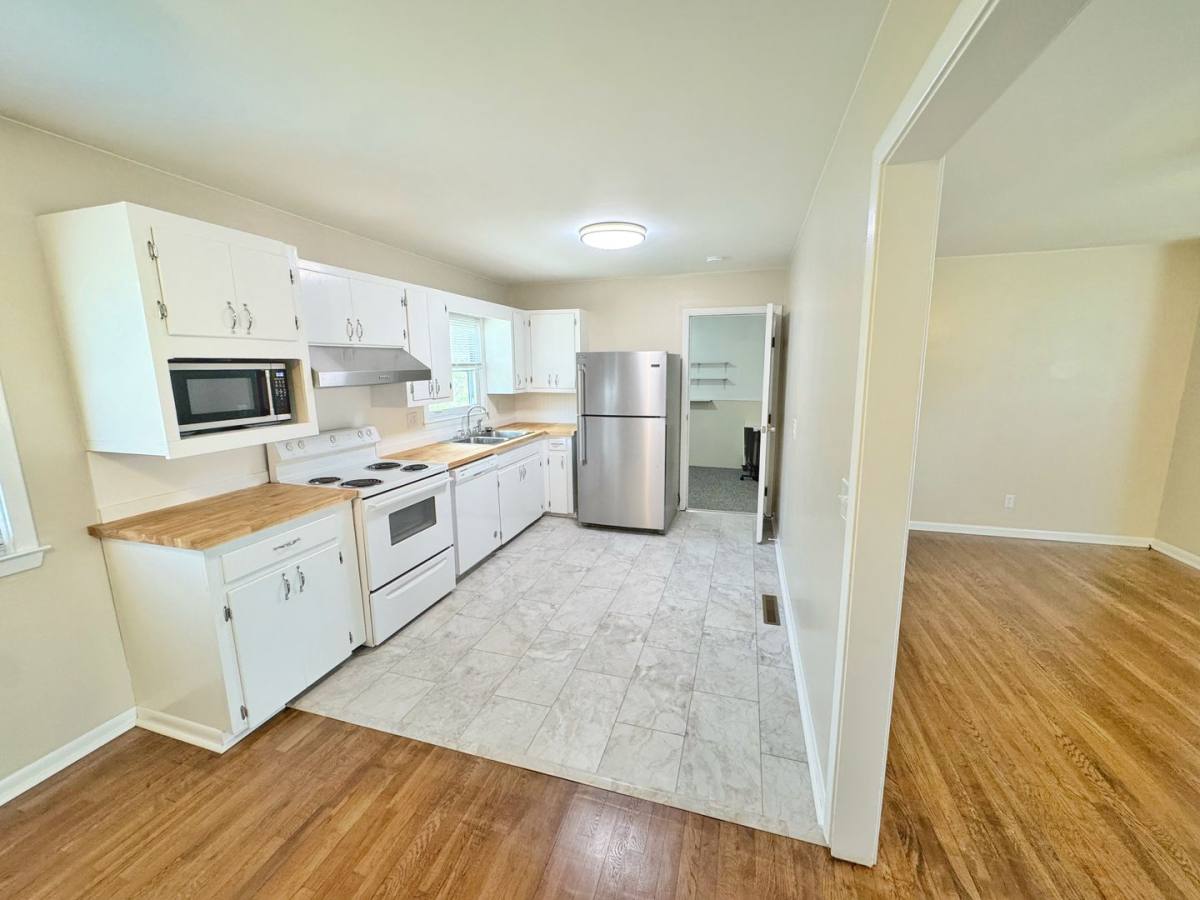 House for rent at 604 Summit Rd, Knob Noster, MO 65336