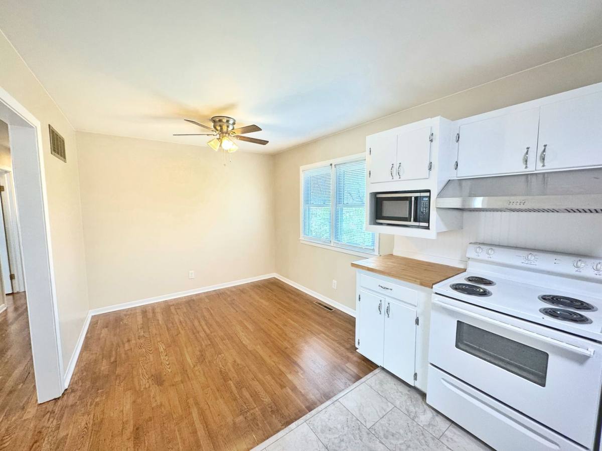 House for rent at 604 Summit Rd, Knob Noster, MO 65336