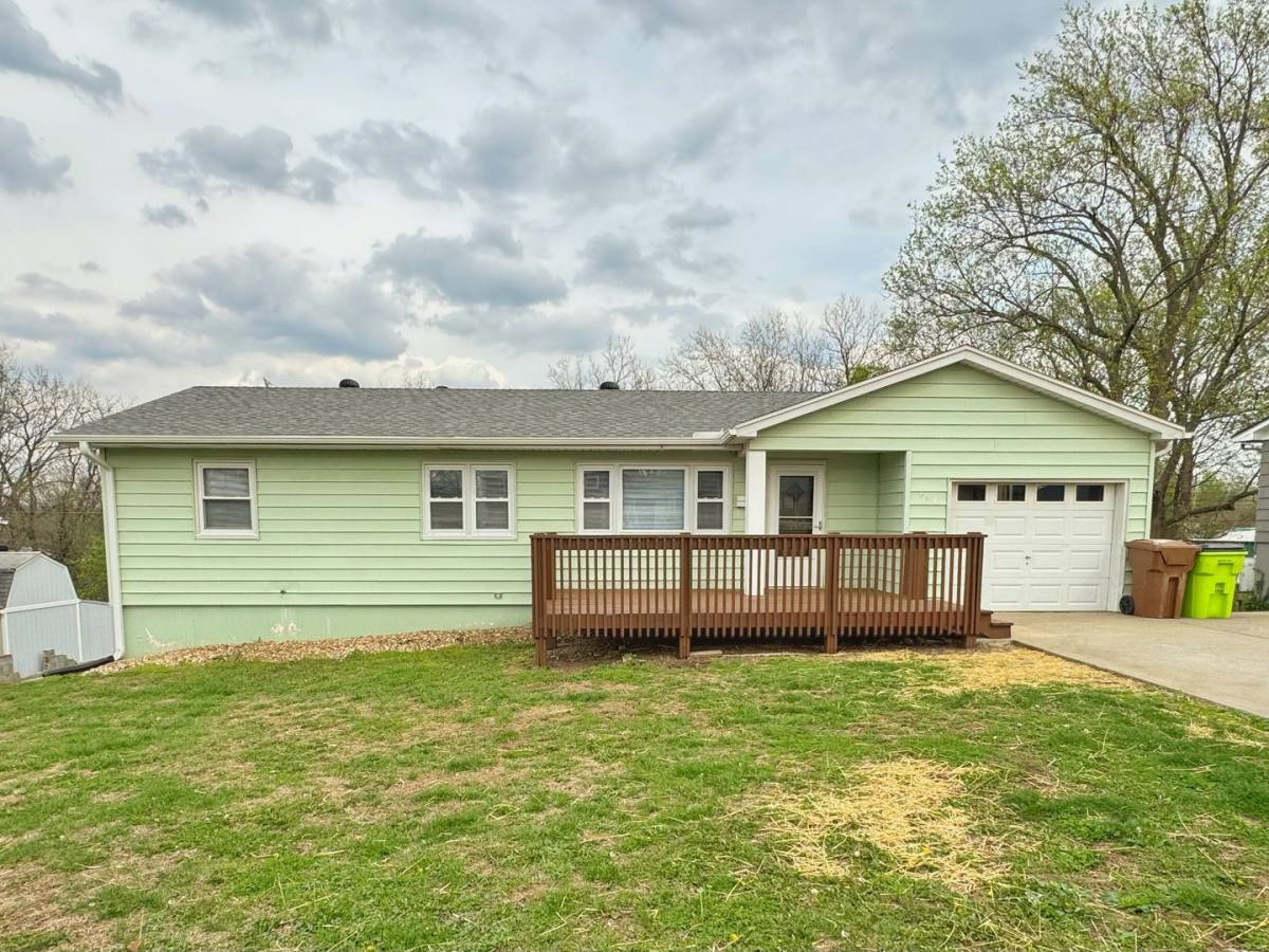 House for rent at 604 Summit Rd, Knob Noster, MO 65336