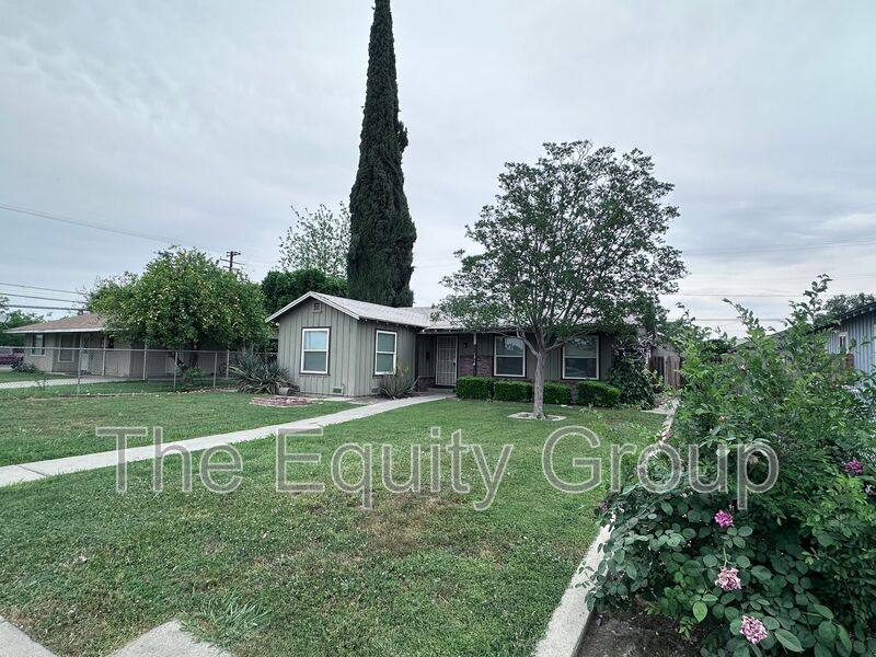 House for rent at 1216 N Conyer St, Visalia, CA 93291