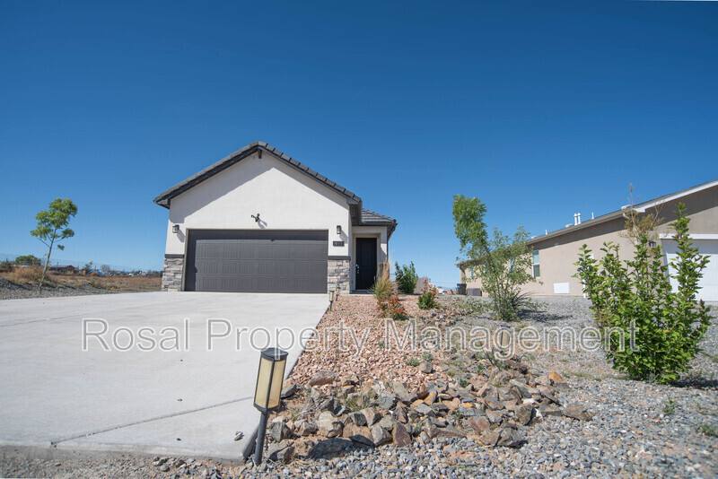 House for rent at 933 Northern Blvd NE, Rio Rancho, NM 87124