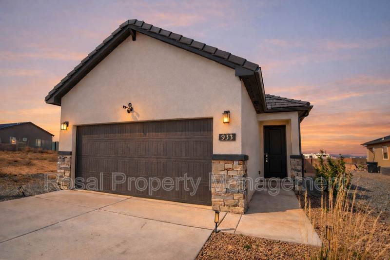 House for rent at 933 Northern Blvd NE, Rio Rancho, NM 87124