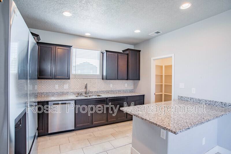 House for rent at 933 Northern Blvd NE, Rio Rancho, NM 87124