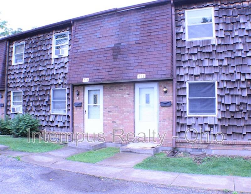 Townhouse for rent at 716 W Light St, Urbana, OH 43078