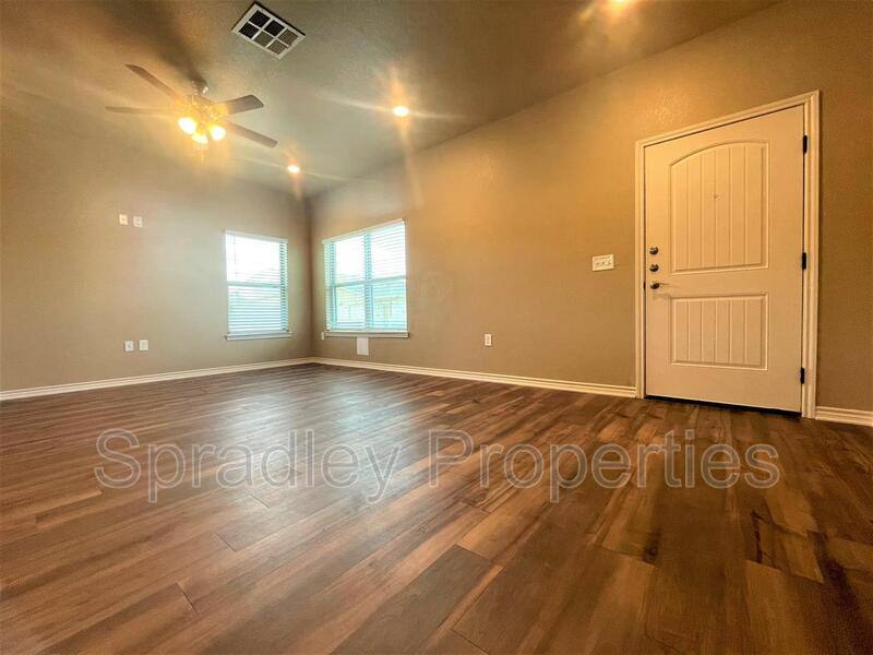 Apartment for rent at 1065B Hibiscus Dr, Belton, TX 76513